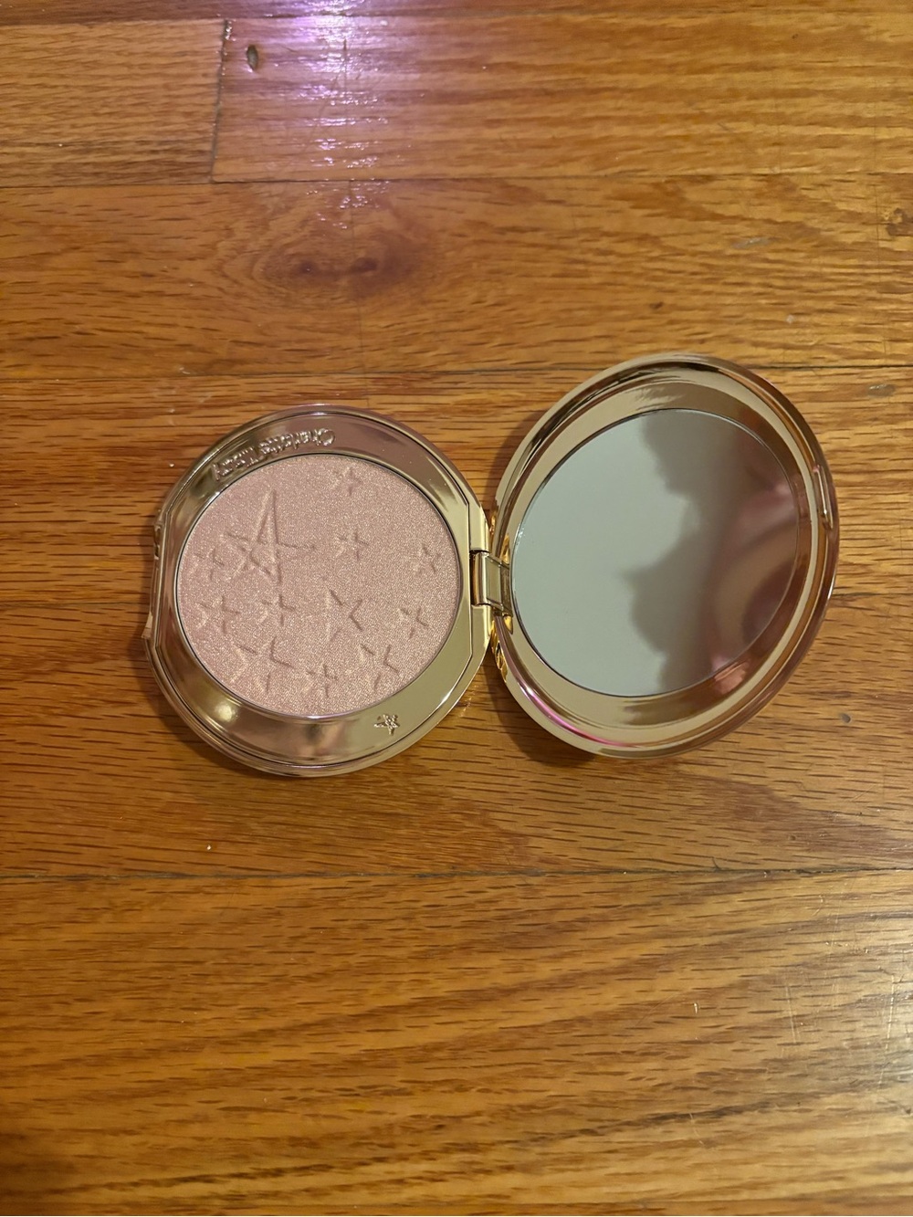 Charlotte tilbury powder highlighter